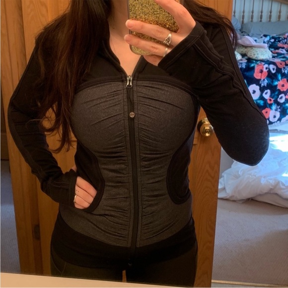 Lululemon Pure Balance Rouched Scuba Hoodie, size 6 - Picture 2 of 8